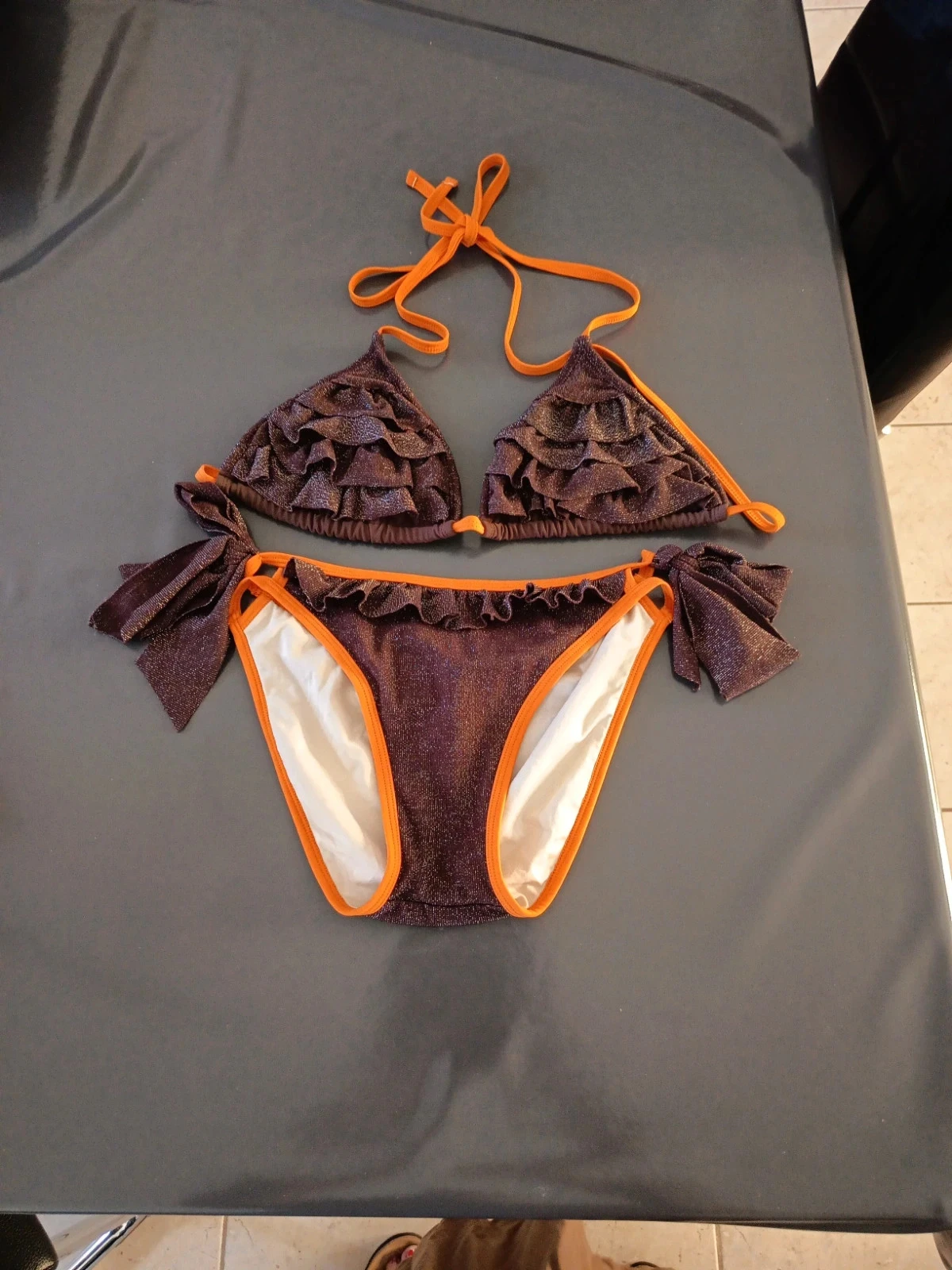 Maillot de bain marron avec volants